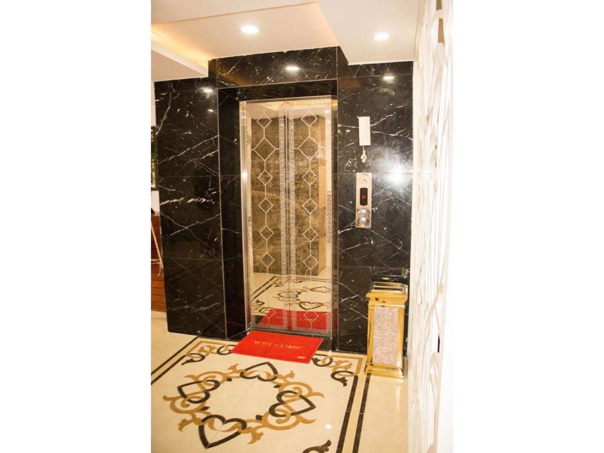 Reddoorz Plus New Sun Hotel Ho Şi Min Exterior foto